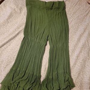Cropped vibrant olive green pant